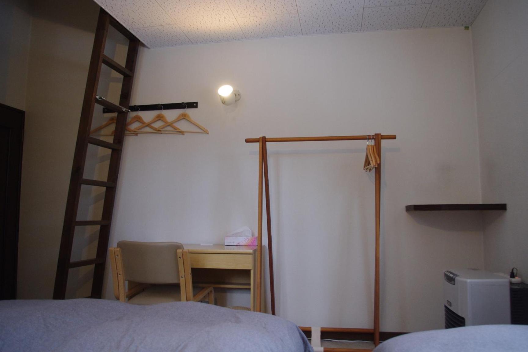 Sunny Side Hut Bed & Breakfast Hakuba Exterior photo