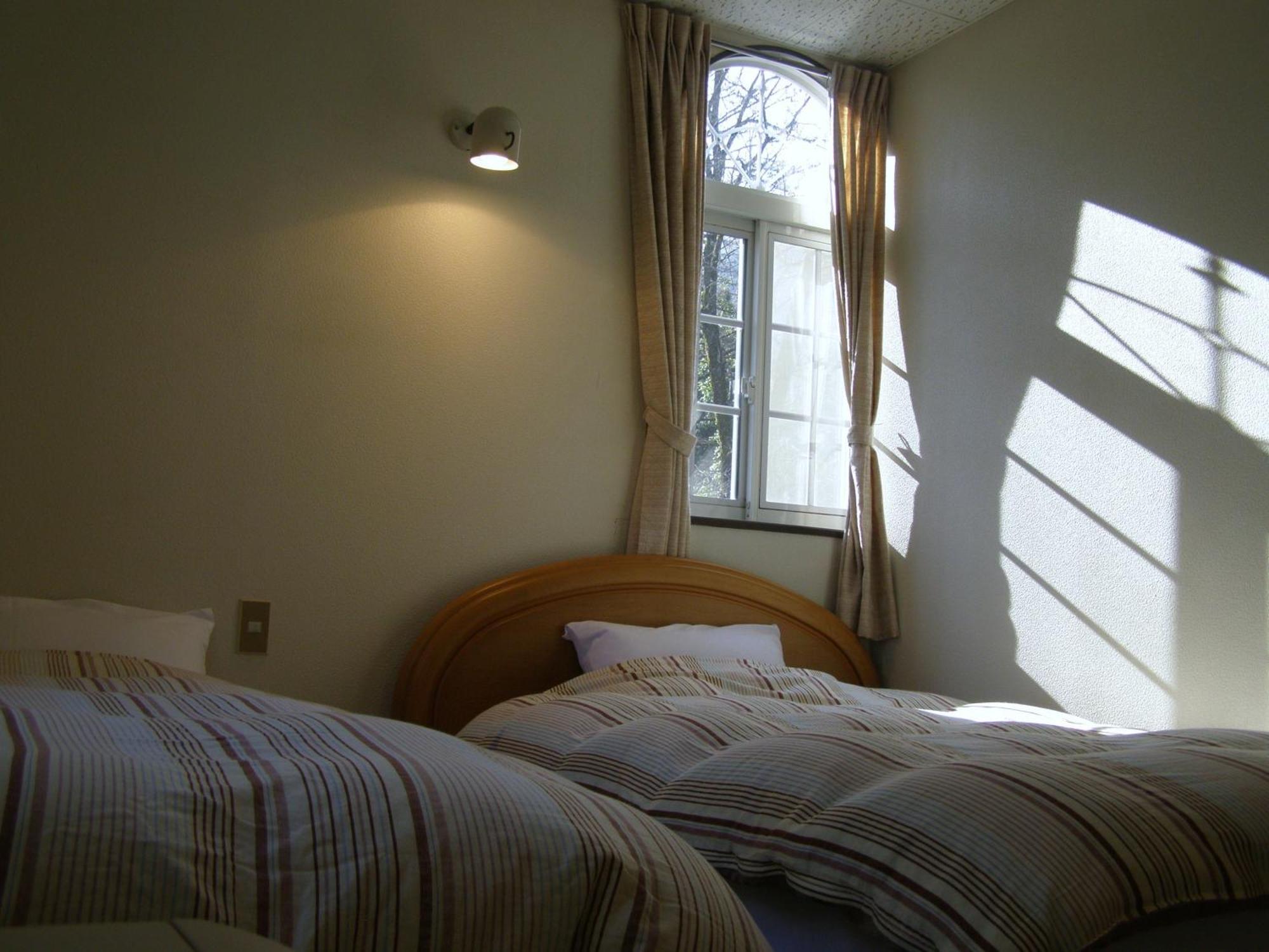 Sunny Side Hut Bed & Breakfast Hakuba Exterior photo