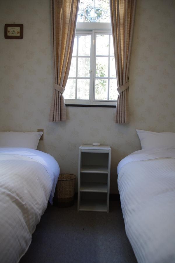 Sunny Side Hut Bed & Breakfast Hakuba Exterior photo
