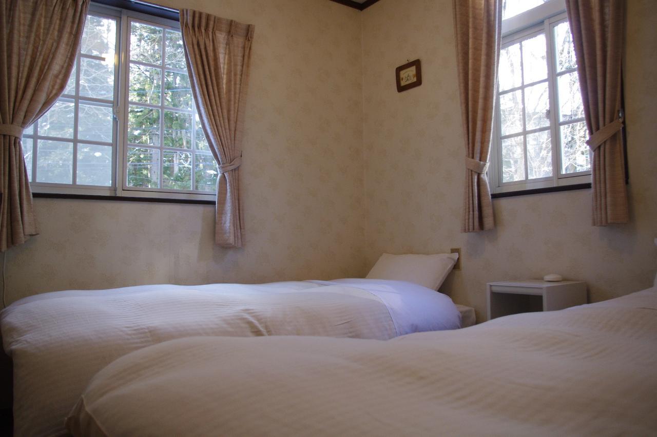 Sunny Side Hut Bed & Breakfast Hakuba Exterior photo