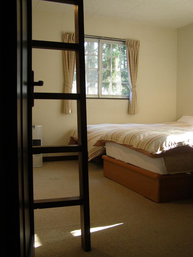 Sunny Side Hut Bed & Breakfast Hakuba Exterior photo