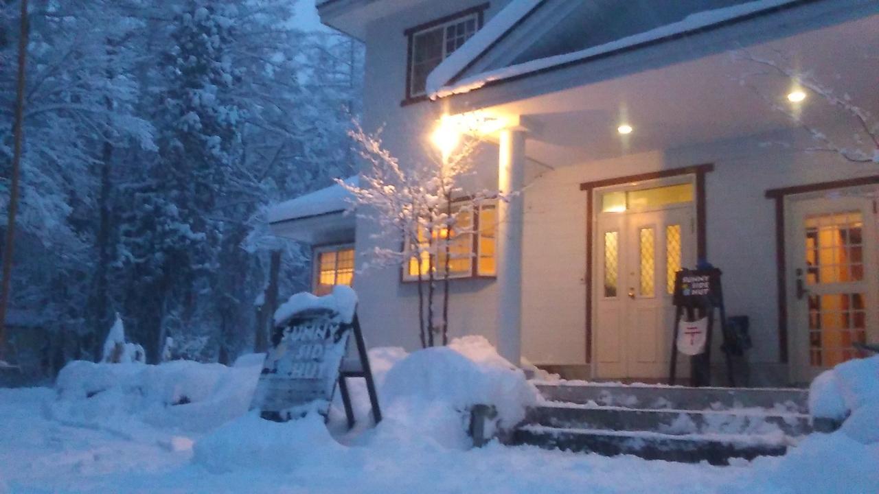 Sunny Side Hut Bed & Breakfast Hakuba Exterior photo